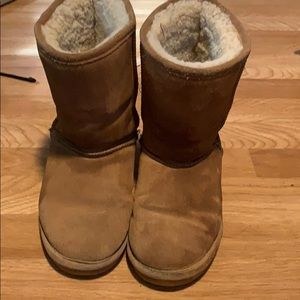 Bear Paws Size 8 like new